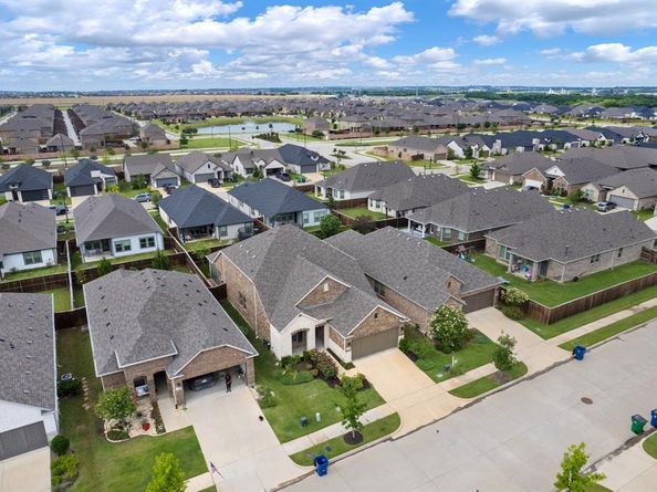 1615  Sweetwater Way , Celina Texas 75009