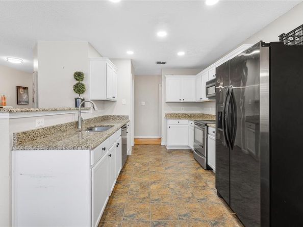 925  Brooks Drive , Cedar Hill Texas 75104