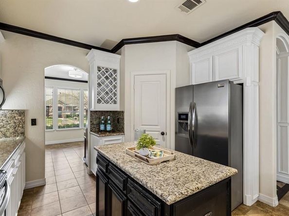 5540  La Bandera Trail , Benbrook Texas 76126