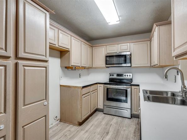82 E Mountain Creek Drive E 19, Grand Prairie Texas 75052