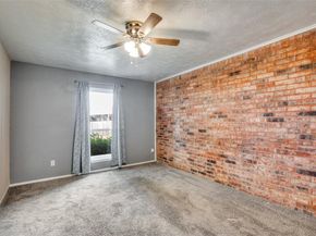 82 E Mountain Creek Drive E 19, Grand Prairie Texas 75052