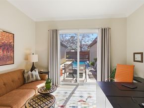 3528 N Versailles Avenue , Dallas Texas 75209