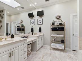 3528 N Versailles Avenue , Dallas Texas 75209