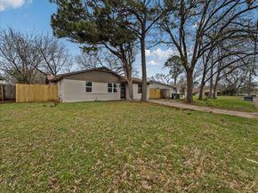 802  Nl Robinson Drive , Arlington Texas 76011