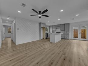 802  Nl Robinson Drive , Arlington Texas 76011