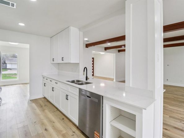 1835 E Cedar Elm Drive , Arlington Texas 76012