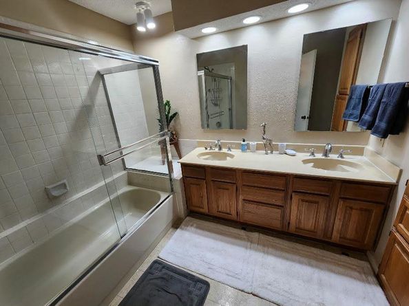 1100  Riverchase Lane  209, Arlington Texas 76011