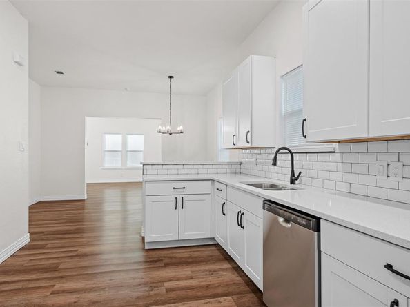 2809  Travis Avenue , Fort Worth Texas 76110