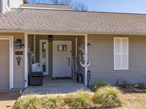 688  Harbor Drive N, Azle Texas 76020