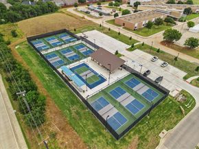 805  Haverford Lane , Lantana Texas 76226