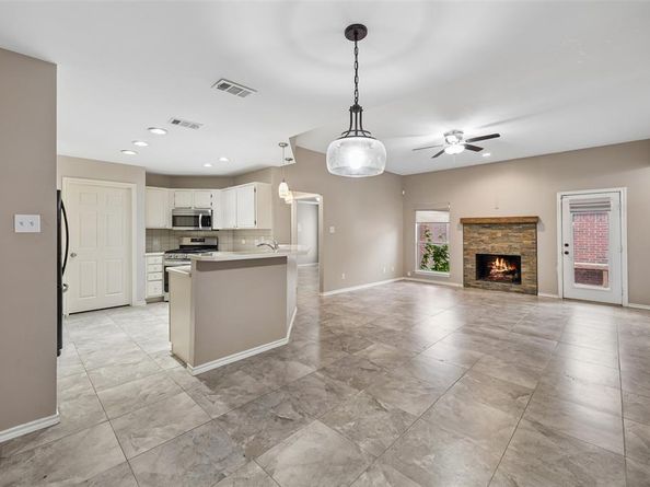 716  Ashbrook Drive , DeSoto Texas 75115