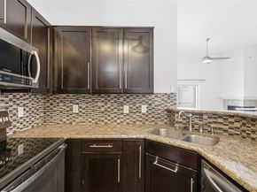 2201  Wolf Street  5206, Dallas Texas 75201