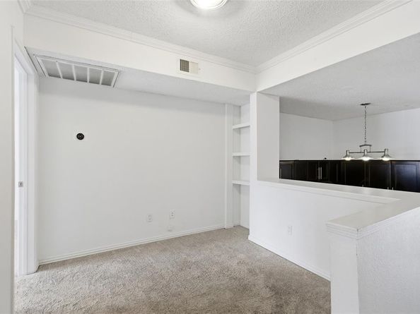 2201  Wolf Street  5206, Dallas Texas 75201