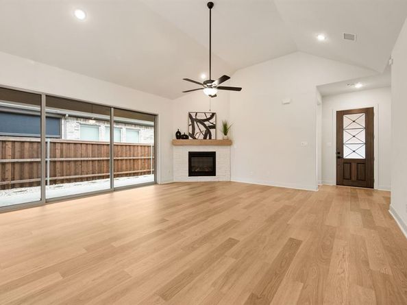 4821  Forest Crest Parkway , Arlington Texas 76005