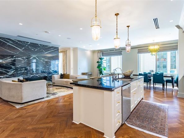 2300  WOLF Street  5D, Dallas Texas 75201