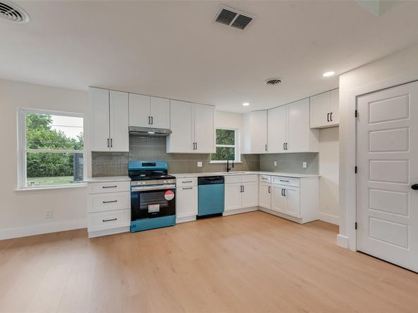 104  Dupont Circle , Fort Worth Texas 76134