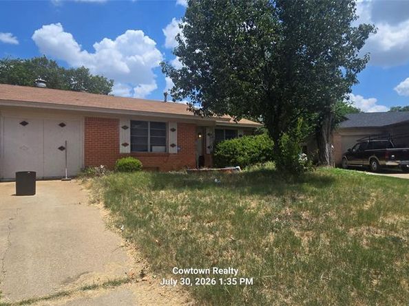 1053  Cole Court , Fort Worth Texas 76115