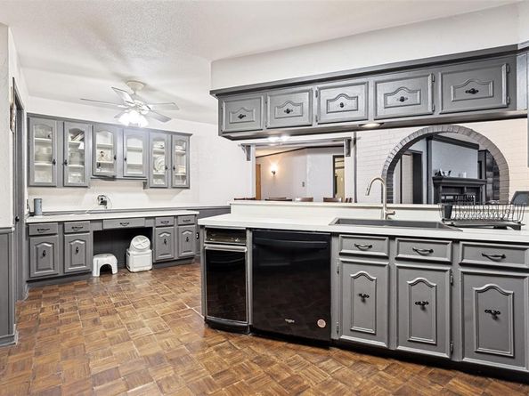 3217  Colonel Circle , Garland Texas 75043