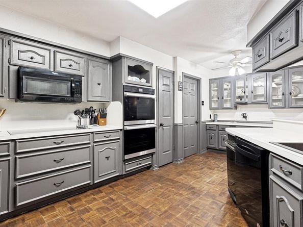 3217  Colonel Circle , Garland Texas 75043