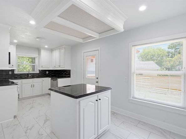 2626  Crest Avenue , Dallas Texas 75216