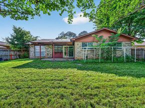 2705  Treeview Drive , Arlington Texas 76016
