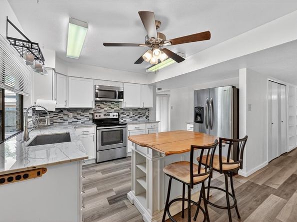 2705  Treeview Drive , Arlington Texas 76016