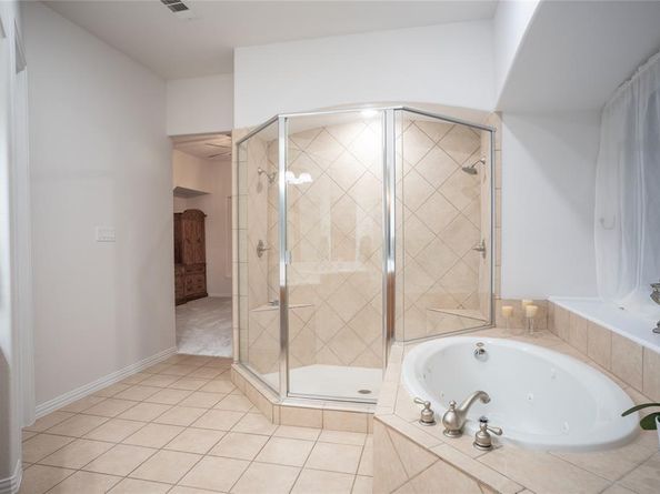 8870  Kameryn Lane , Lantana Texas 76226