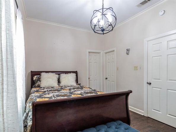 825 W 12th Street , Dallas Texas 75208