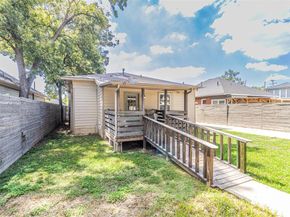 825 W 12th Street , Dallas Texas 75208