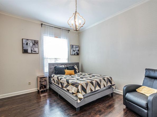 825 W 12th Street , Dallas Texas 75208