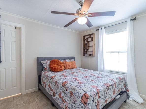825 W 12th Street , Dallas Texas 75208