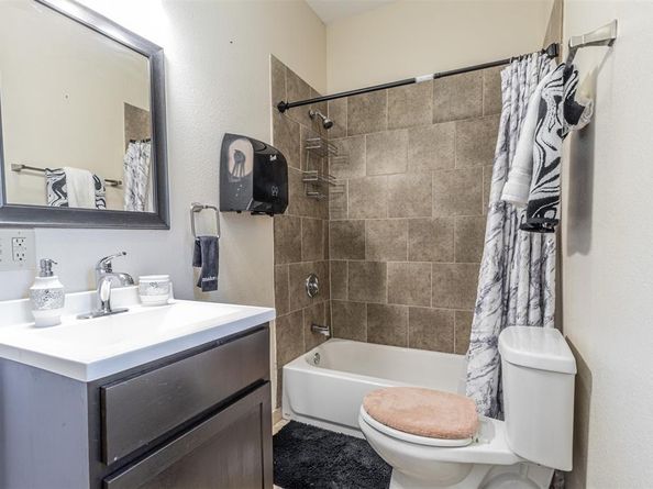 825 W 12th Street , Dallas Texas 75208