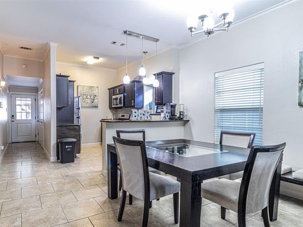 825 W 12th Street , Dallas Texas 75208