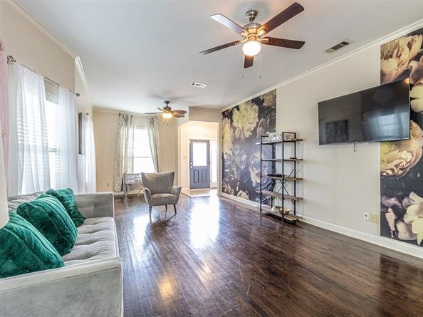 825 W 12th Street , Dallas Texas 75208