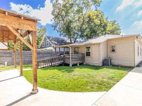 825 W 12th Street , Dallas Texas 75208