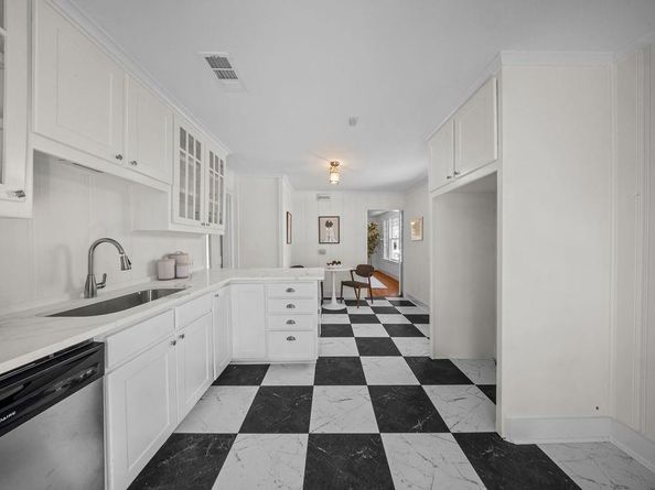 2219  Fairmount Avenue , Fort Worth Texas 76110