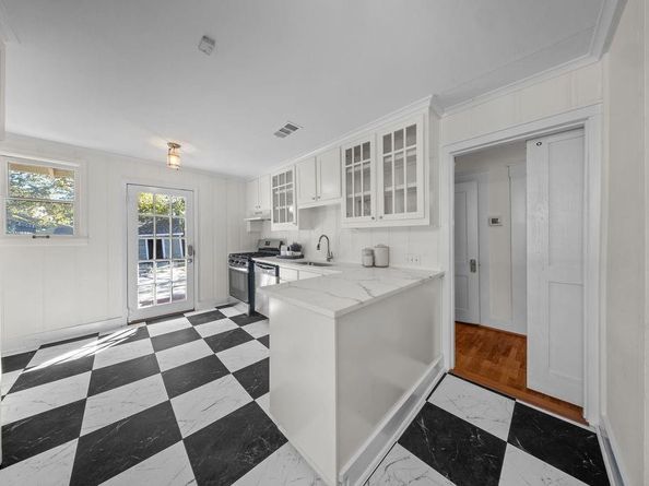 2219  Fairmount Avenue , Fort Worth Texas 76110
