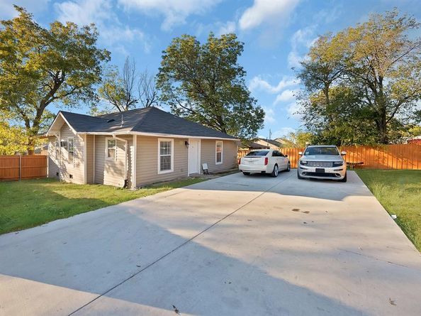 1610  Whitaker Avenue , Dallas Texas 75216