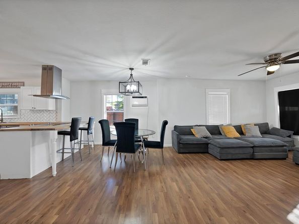 1610  Whitaker Avenue , Dallas Texas 75216