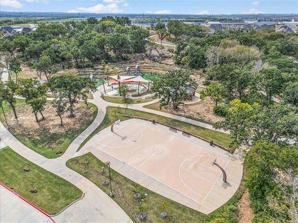 10607  Smoky Oak Trail , Argyle Texas 76226