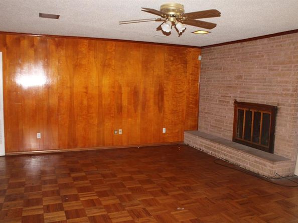 706 W Five Mile Parkway , Dallas Texas 75224