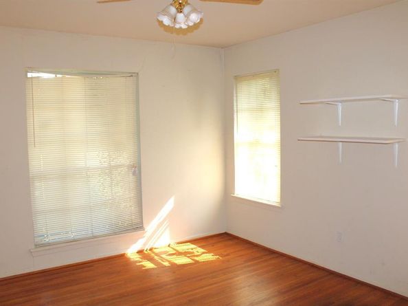 706 W Five Mile Parkway , Dallas Texas 75224