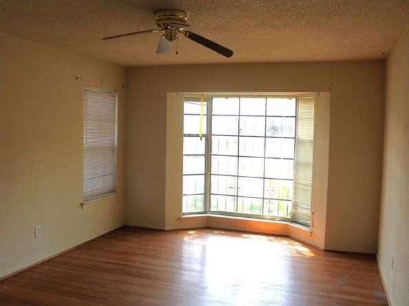 706 W Five Mile Parkway , Dallas Texas 75224