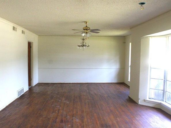 706 W Five Mile Parkway , Dallas Texas 75224