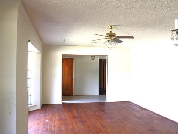 706 W Five Mile Parkway , Dallas Texas 75224