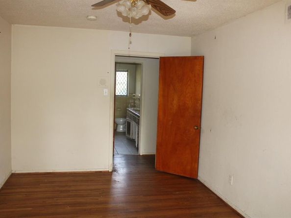 706 W Five Mile Parkway , Dallas Texas 75224