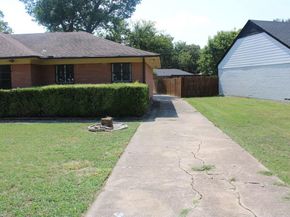 706 W Five Mile Parkway , Dallas Texas 75224