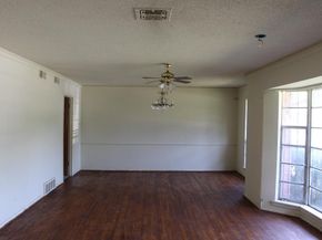 706 W Five Mile Parkway , Dallas Texas 75224