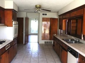 706 W Five Mile Parkway , Dallas Texas 75224