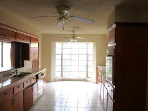 706 W Five Mile Parkway , Dallas Texas 75224